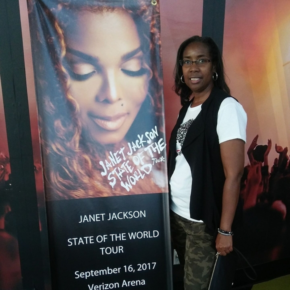 Meet your Posher, Dawn - Picture 2 of 2